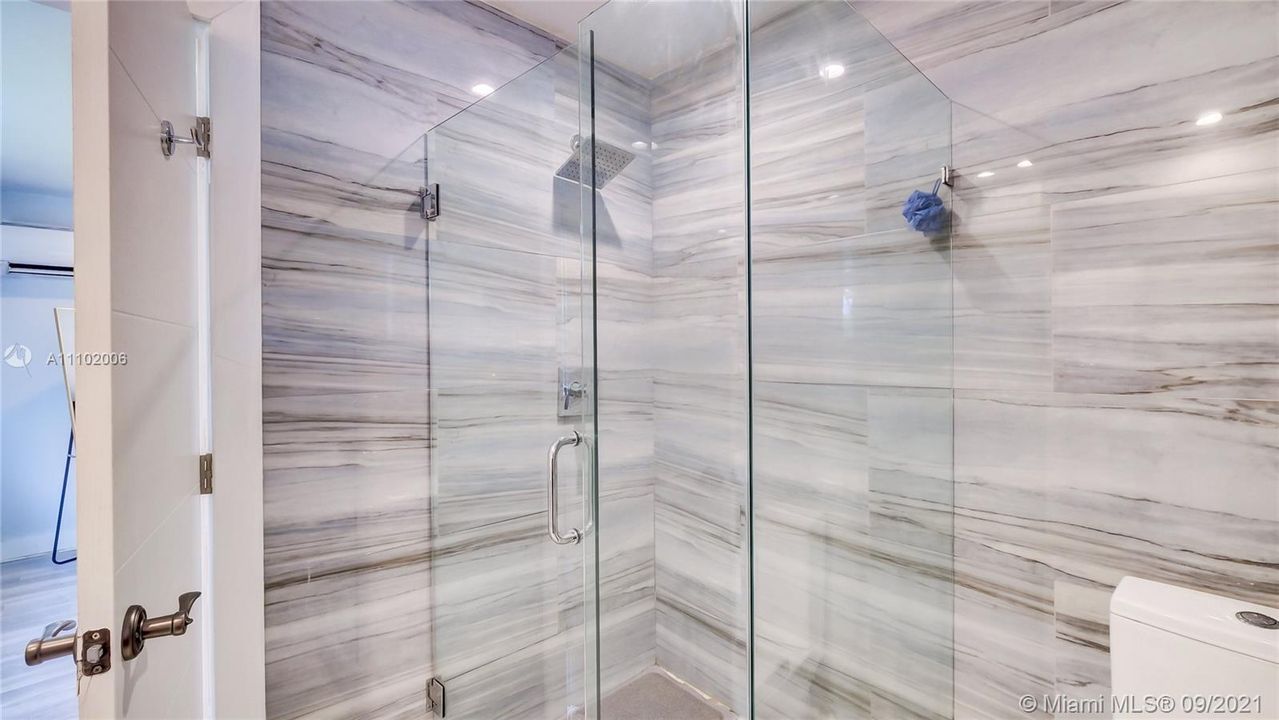最近售出: $875,000 (3 贝兹, 2 浴室, 1758 平方英尺)