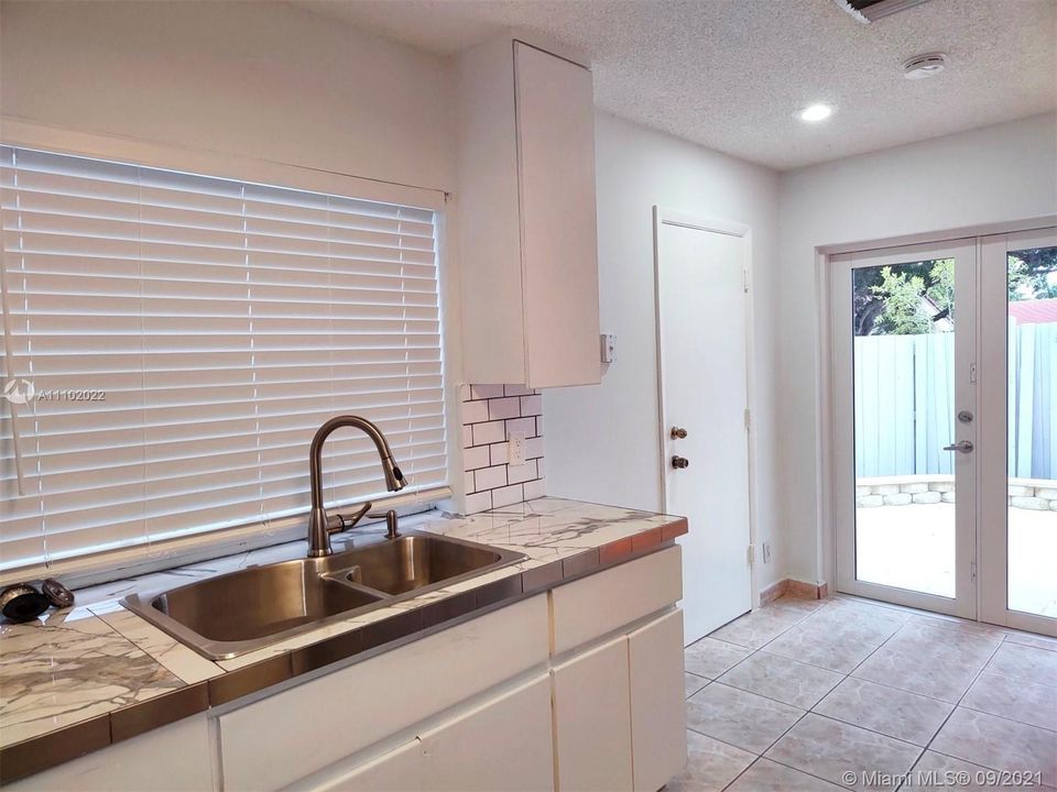 Recently Rented: $2,650 (3 beds, 2 baths, 1134 Square Feet)