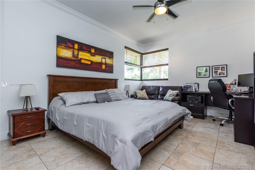 Recently Sold: $689,000 (2 beds, 2 baths, 1450 Square Feet)