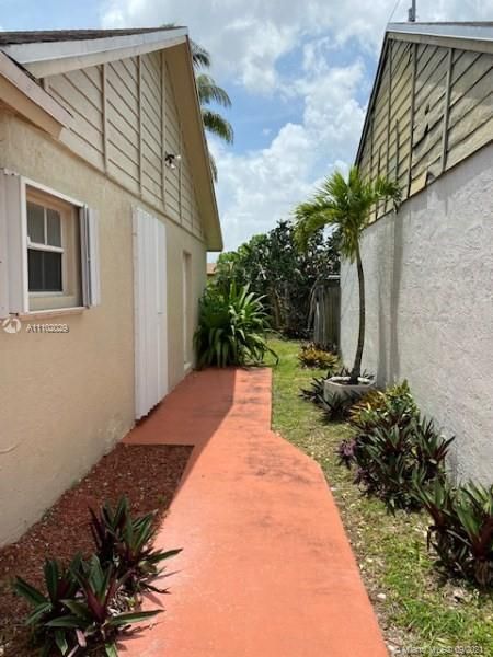 Recently Rented: $2,400 (4 beds, 2 baths, 1425 Square Feet)