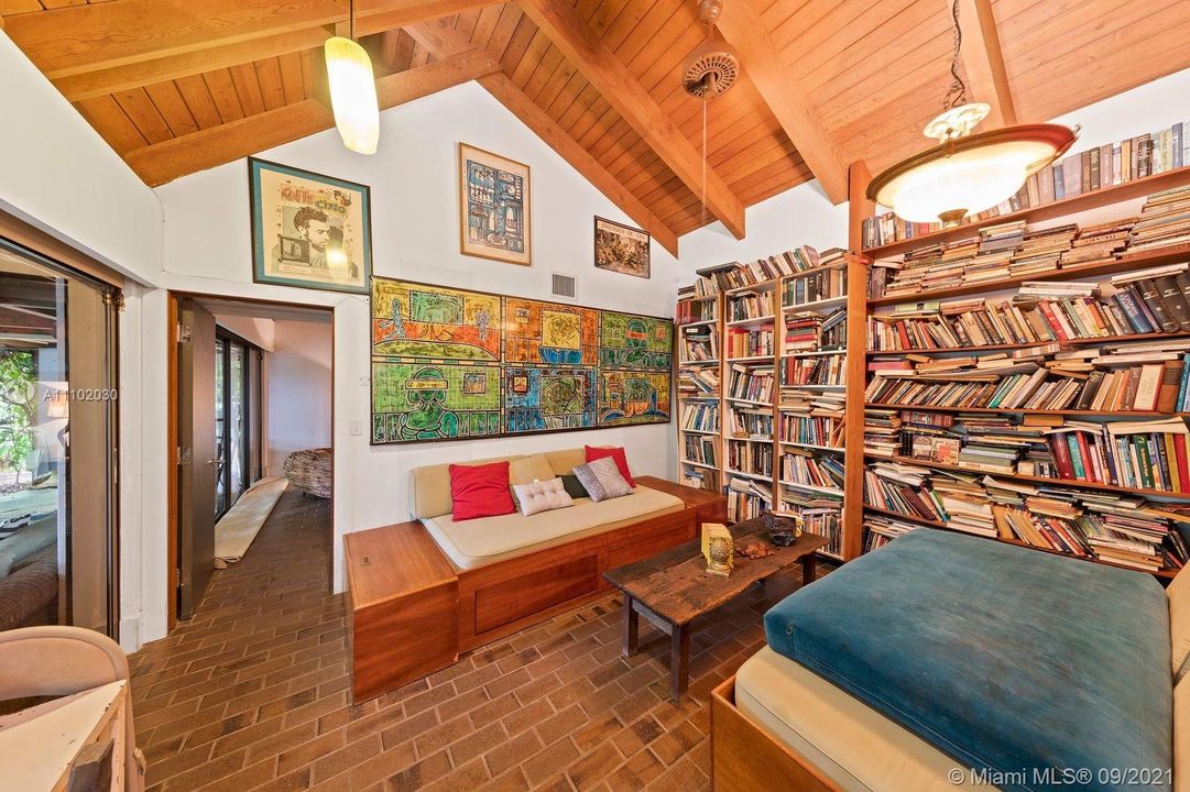 library between jack and jill bedrooms.