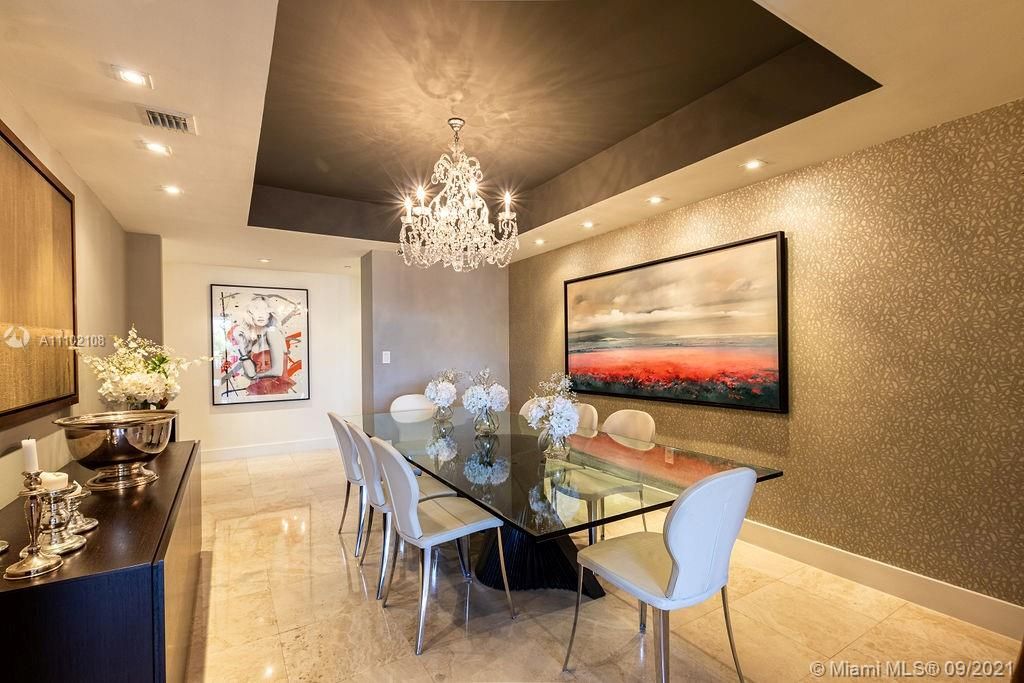 Recently Sold: $1,925,000 (3 beds, 3 baths, 2477 Square Feet)