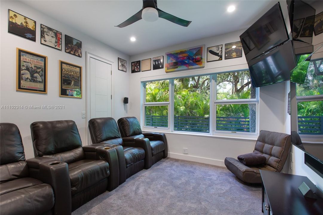 Recently Sold: $1,390,000 (4 beds, 2 baths, 2274 Square Feet)