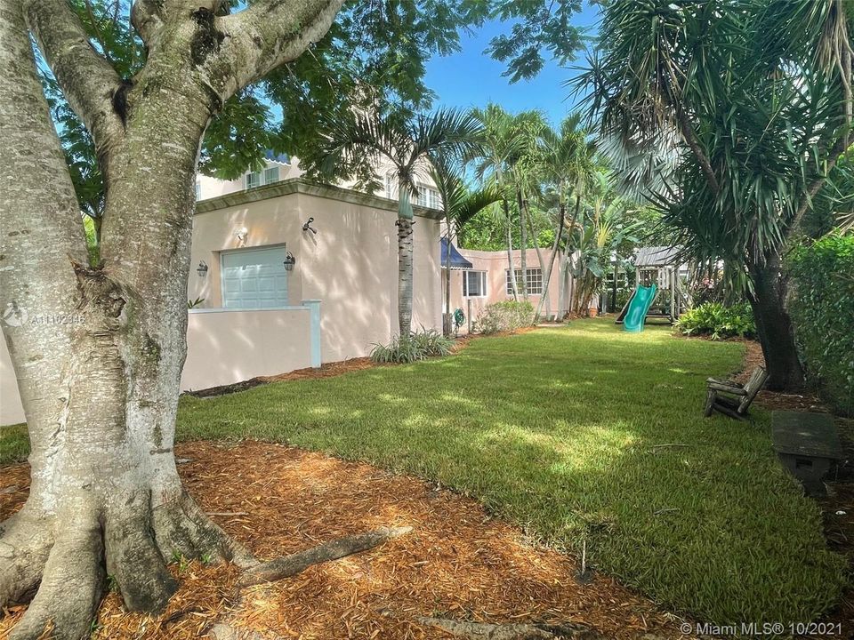 Recently Sold: $1,025,000 (3 beds, 2 baths, 2186 Square Feet)