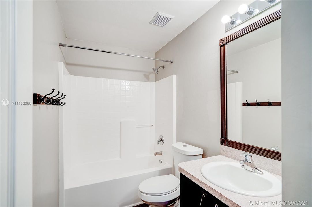 最近租的: $2,450 (4 贝兹, 2 浴室, 2006 平方英尺)