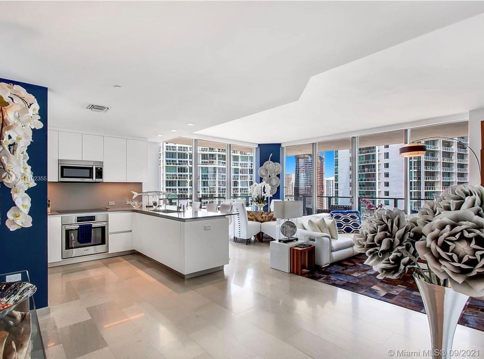 Recently Sold: $1,050,000 (2 beds, 2 baths, 1265 Square Feet)