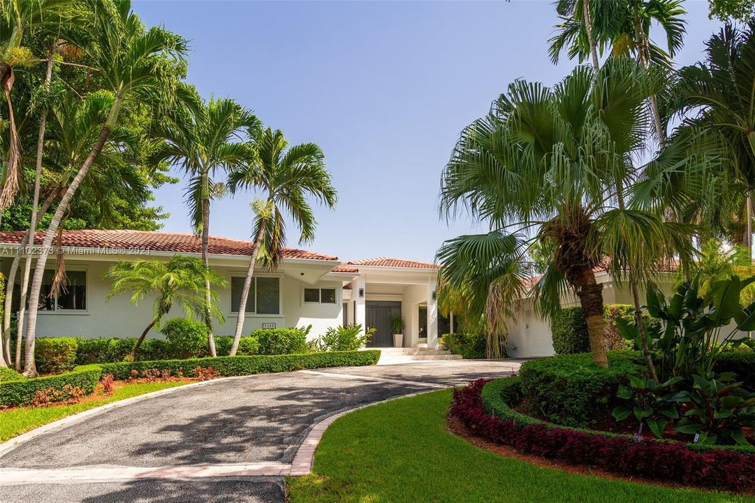 Recently Sold: $5,850,000 (7 beds, 4 baths, 5080 Square Feet)