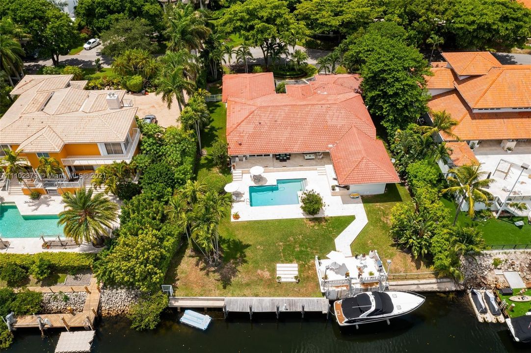 Recently Sold: $5,850,000 (7 beds, 4 baths, 5080 Square Feet)
