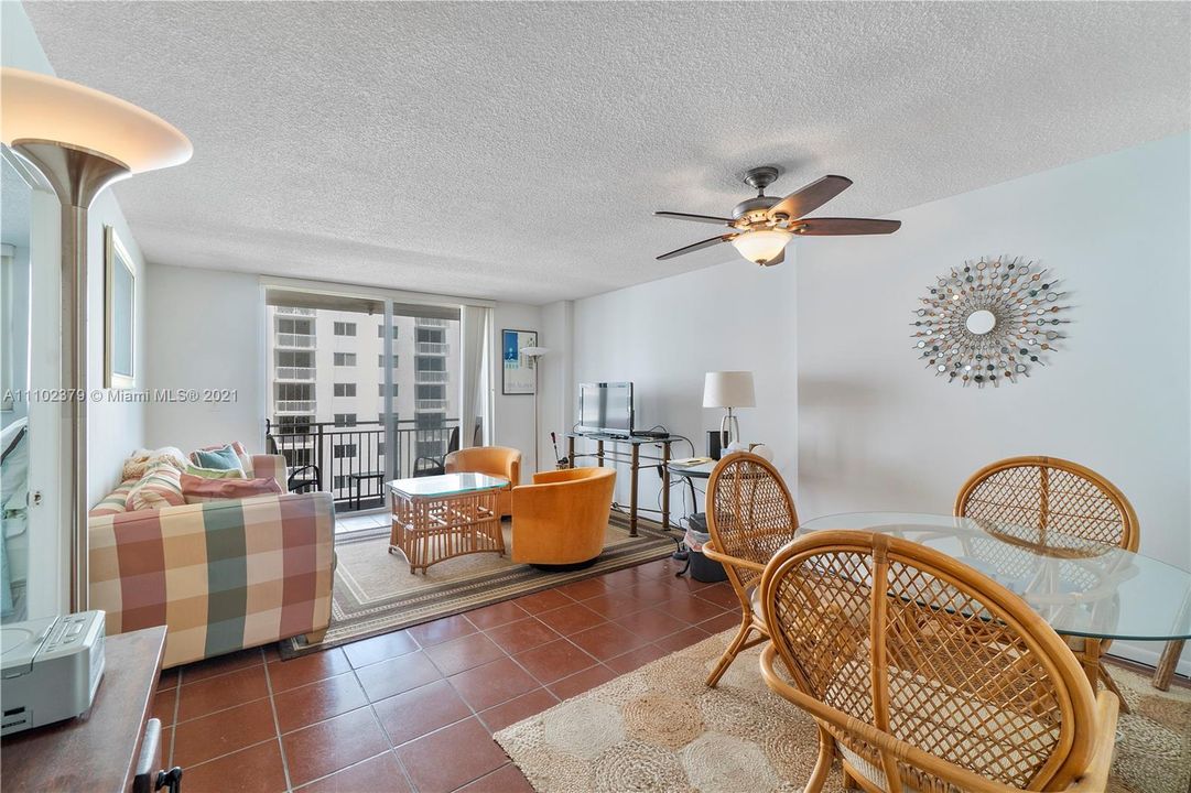 Recently Sold: $420,000 (1 beds, 1 baths, 659 Square Feet)