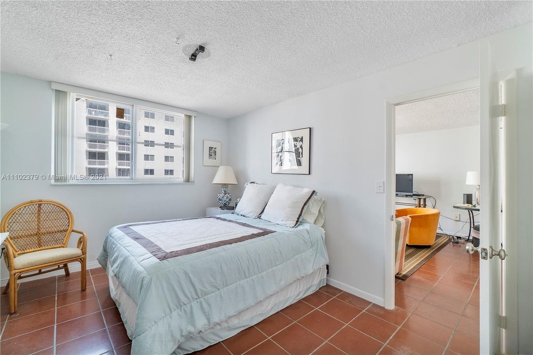 Recently Sold: $420,000 (1 beds, 1 baths, 659 Square Feet)