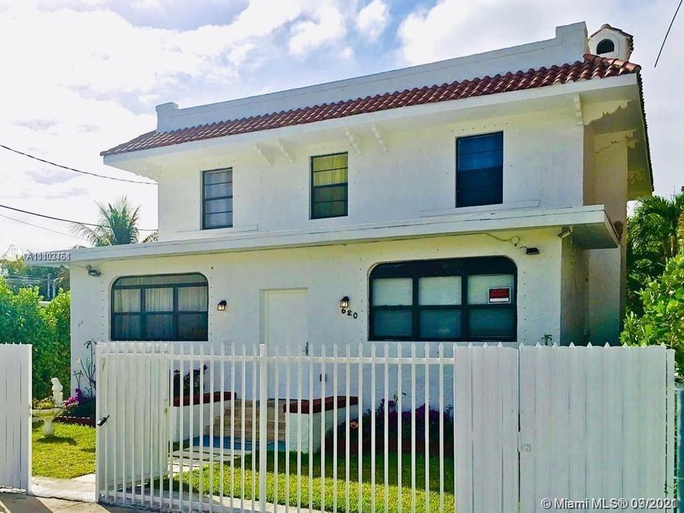Recently Rented: $3,900 (5 beds, 2 baths, 2529 Square Feet)