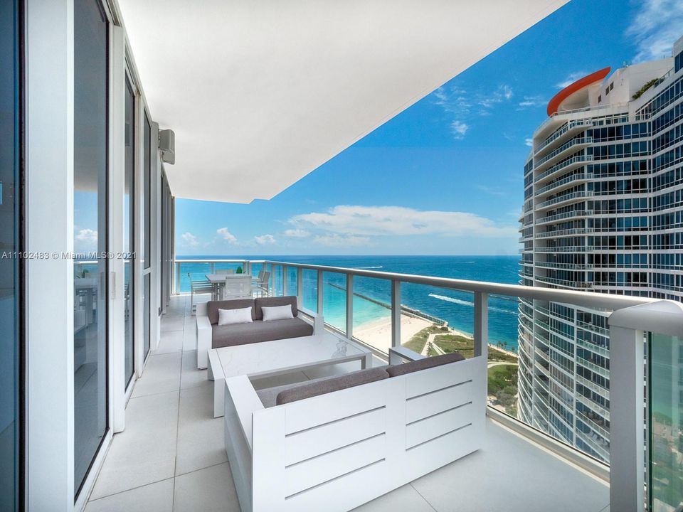 Recently Sold: $12,900,000 (3 beds, 3 baths, 3030 Square Feet)