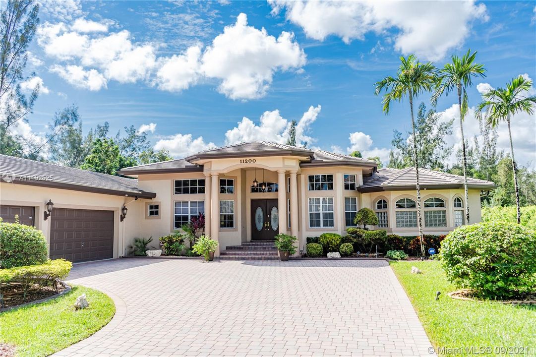 Recently Sold: $1,895,000 (5 beds, 3 baths, 4756 Square Feet)
