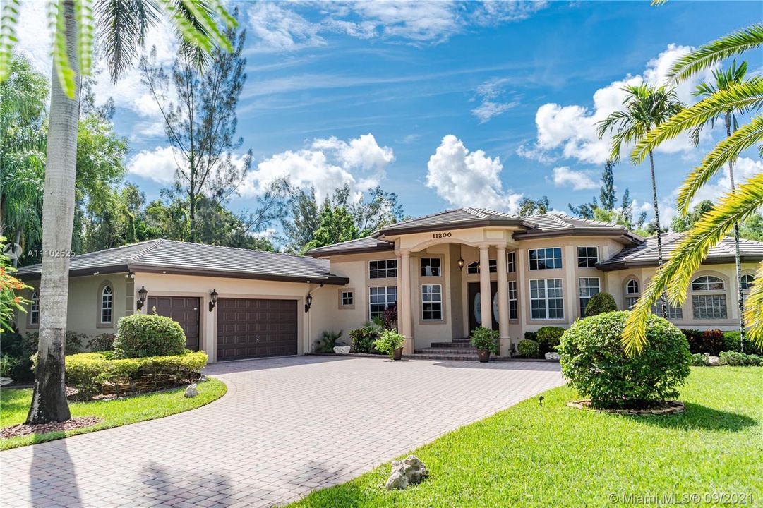 Recently Sold: $1,895,000 (5 beds, 3 baths, 4756 Square Feet)