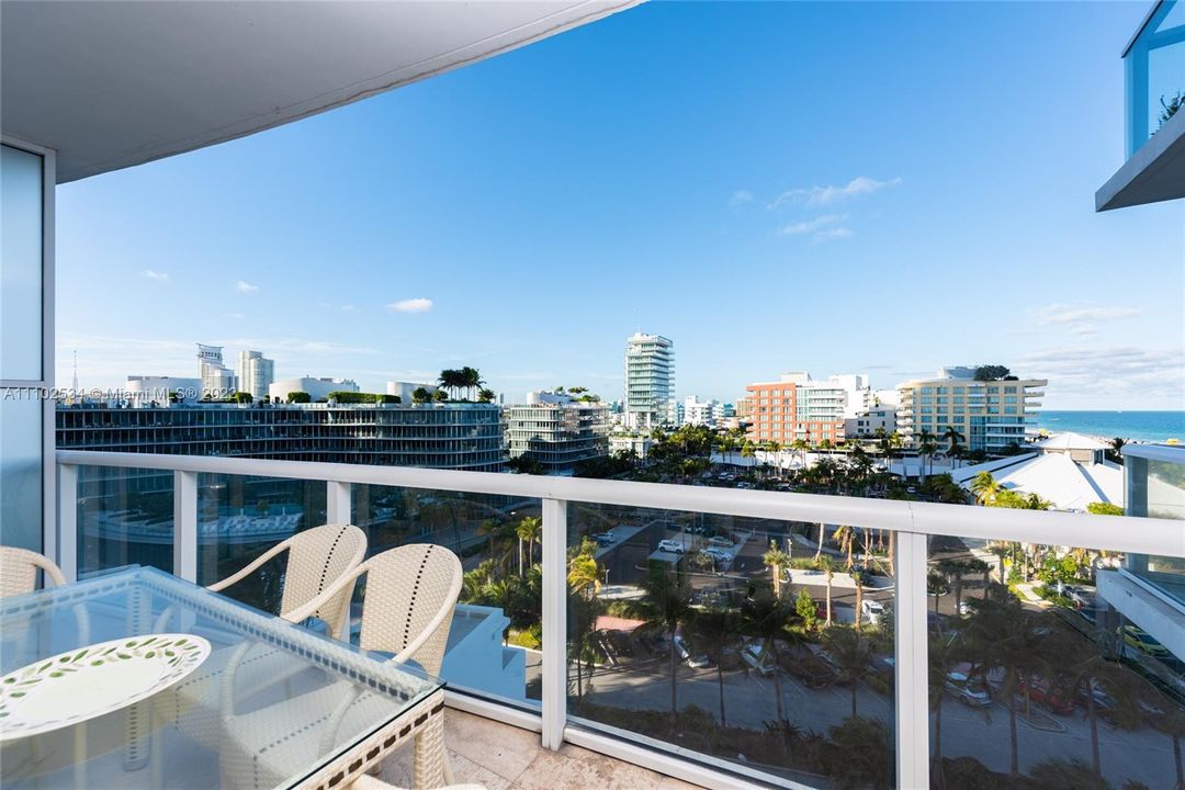 Recently Sold: $2,775,000 (2 beds, 2 baths, 1443 Square Feet)