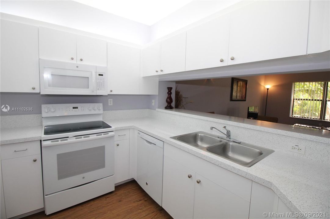 Recently Rented: $1,750 (1 beds, 1 baths, 920 Square Feet)