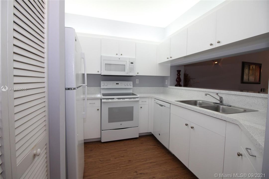 Recently Rented: $1,750 (1 beds, 1 baths, 920 Square Feet)