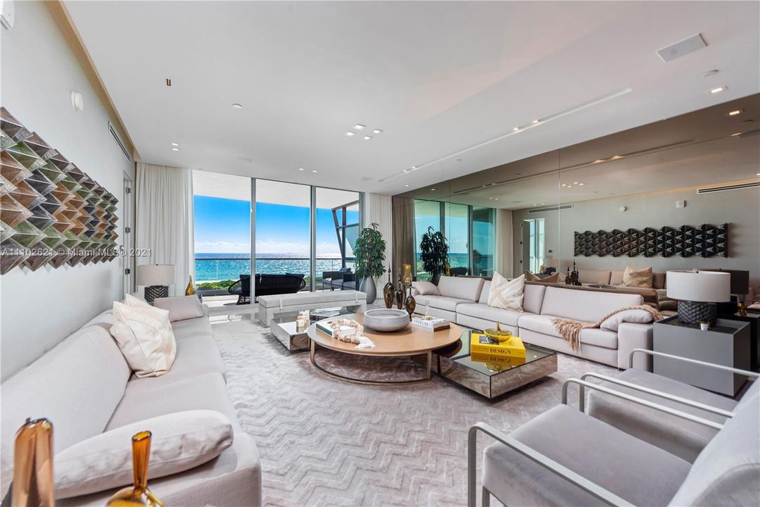 Recently Sold: $9,900,000 (3 beds, 4 baths, 3232 Square Feet)