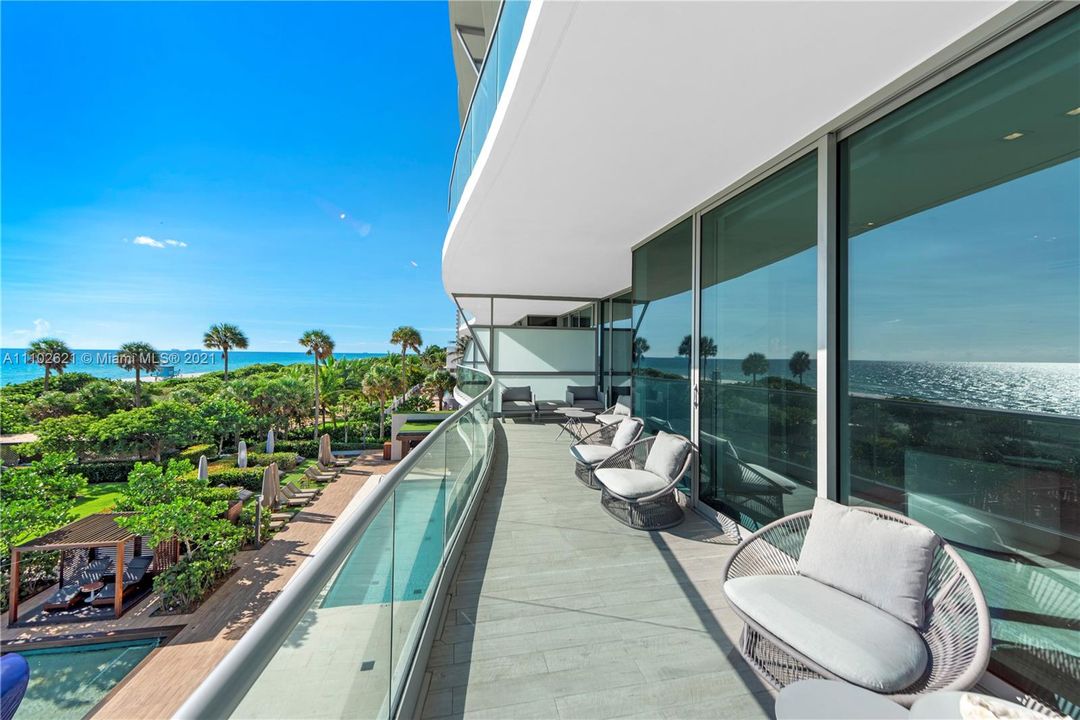 Recently Sold: $9,900,000 (3 beds, 4 baths, 3232 Square Feet)
