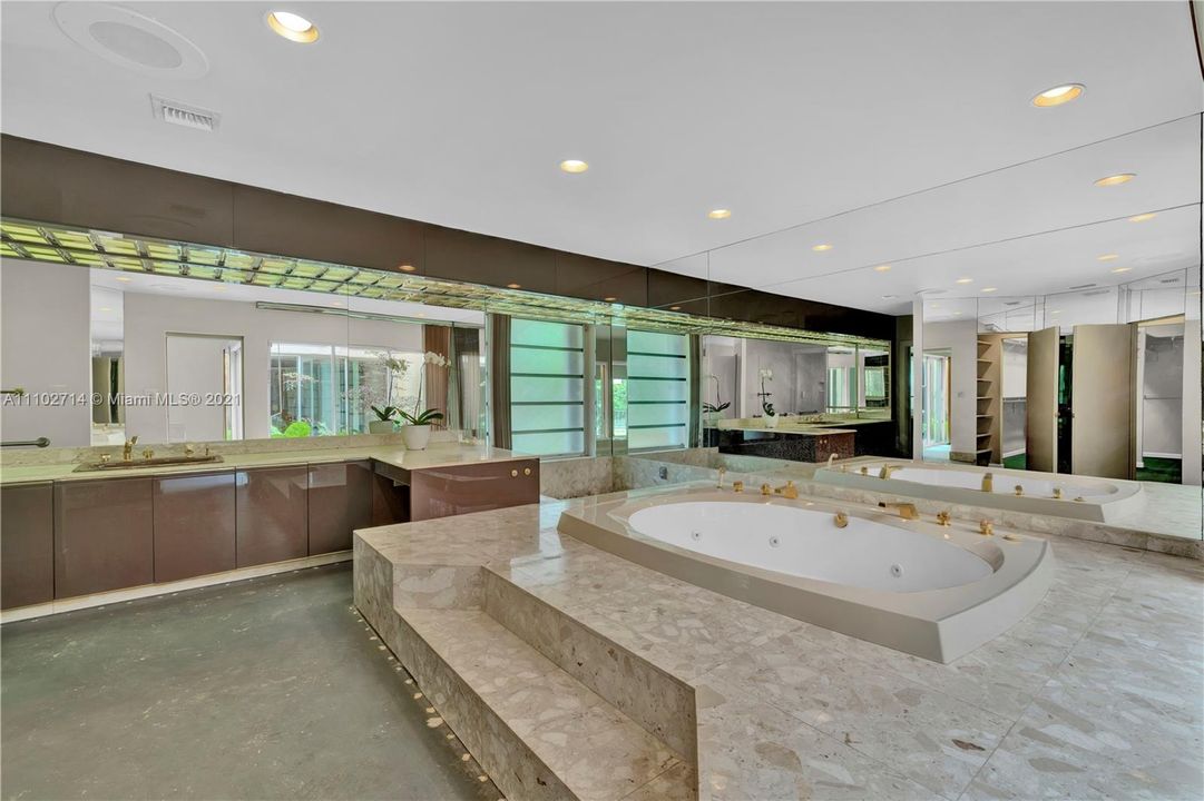 Недавно продано: $2,899,000 (6 спален, 5 ванн, 8030 Квадратных фут)