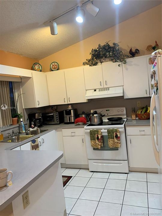 FULL KITCHEN VIEW