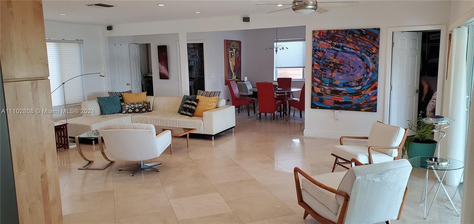 Recently Sold: $2,750,000 (3 beds, 2 baths, 1329 Square Feet)