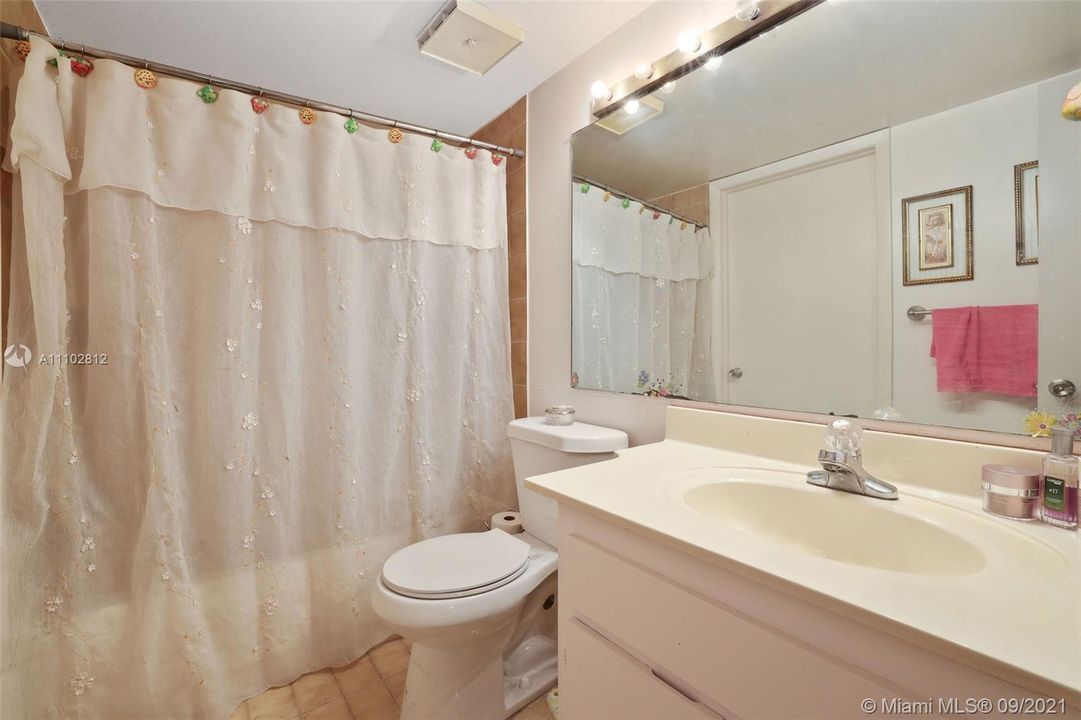最近售出: $135,000 (1 贝兹, 1 浴室, 708 平方英尺)