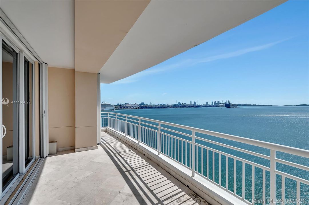 Recently Sold: $1,550,000 (3 beds, 3 baths, 2520 Square Feet)