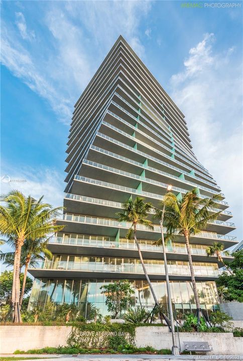 Recently Sold: $3,200,000 (3 beds, 4 baths, 2868 Square Feet)