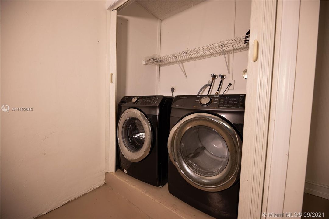 HIGH END WASHER AND DRYER W/ STEAMER FUNCTION
