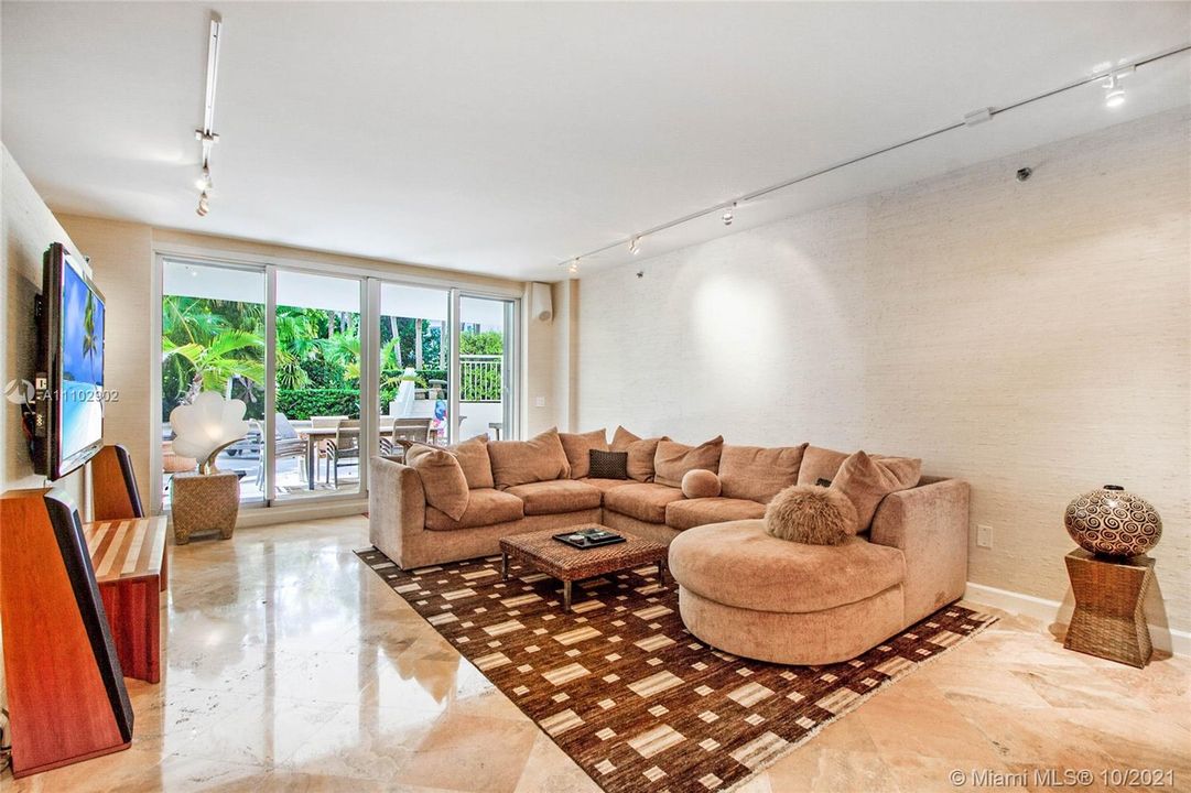 Recently Sold: $2,225,000 (3 beds, 2 baths, 2277 Square Feet)