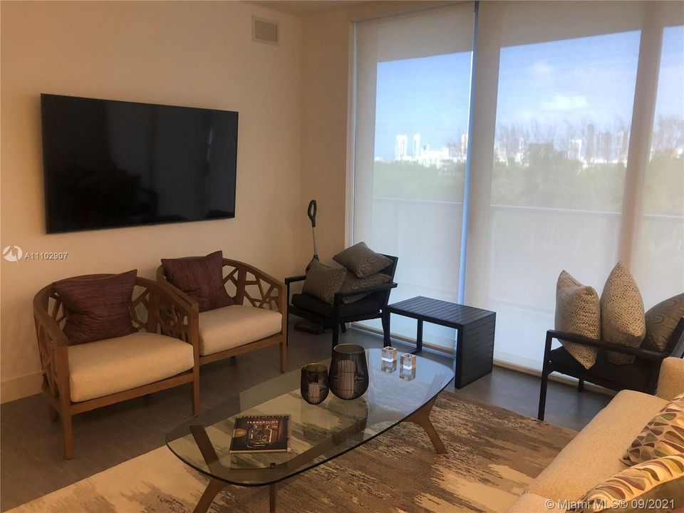 Recently Sold: $650,000 (2 beds, 2 baths, 1123 Square Feet)