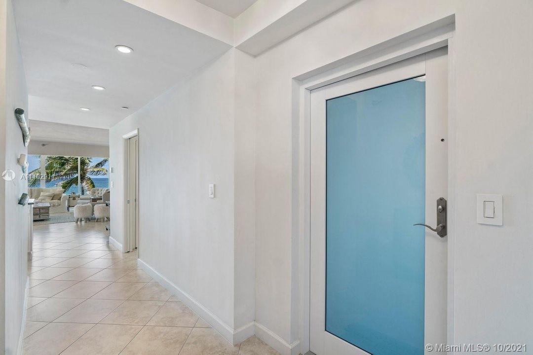 Recently Sold: $1,099,000 (2 beds, 3 baths, 1867 Square Feet)