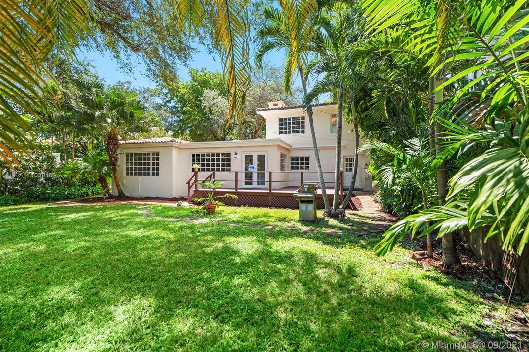 Recently Sold: $1,285,000 (4 beds, 3 baths, 2090 Square Feet)