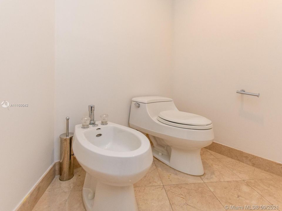 最近租的: $9,000 (3 贝兹, 2 浴室, 2353 平方英尺)