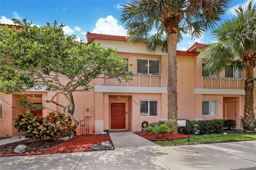 Recently Sold: $355,000 (3 beds, 2 baths, 1361 Square Feet)
