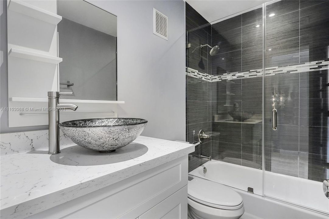 最近售出: $355,000 (3 贝兹, 2 浴室, 1361 平方英尺)