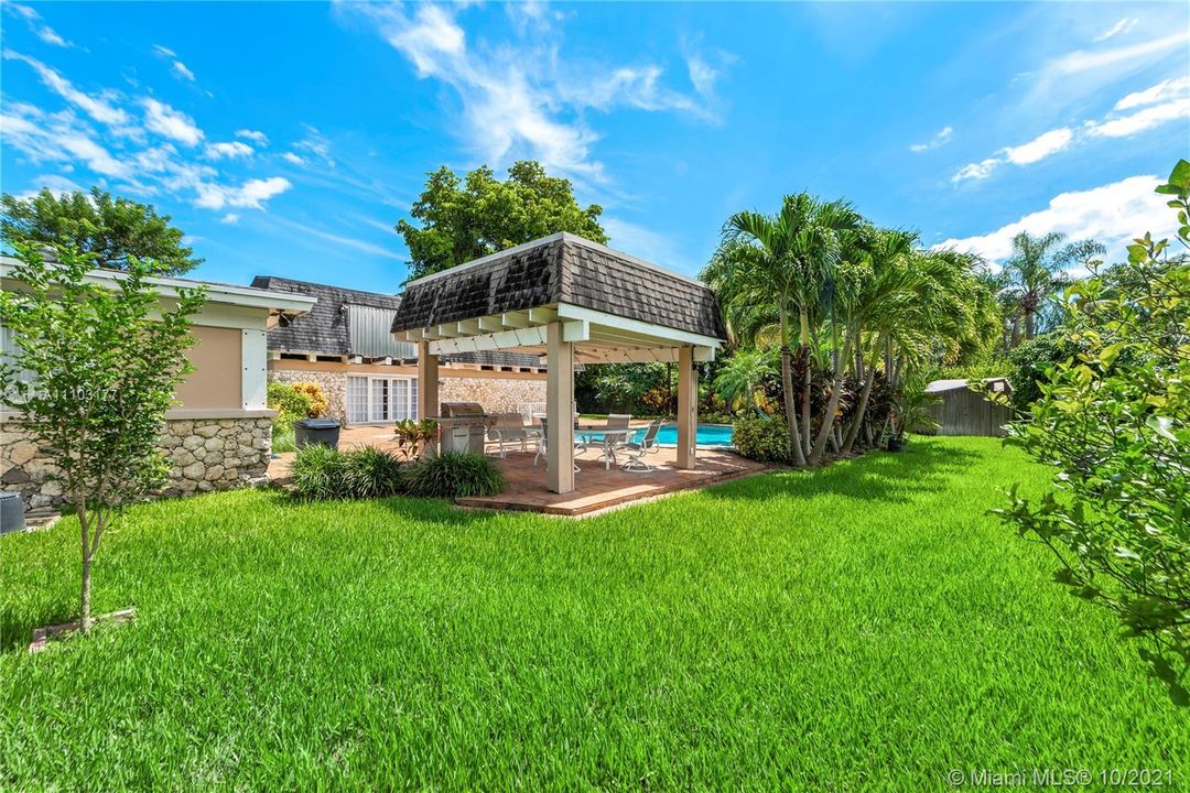 Recently Sold: $1,750,000 (3 beds, 3 baths, 3949 Square Feet)