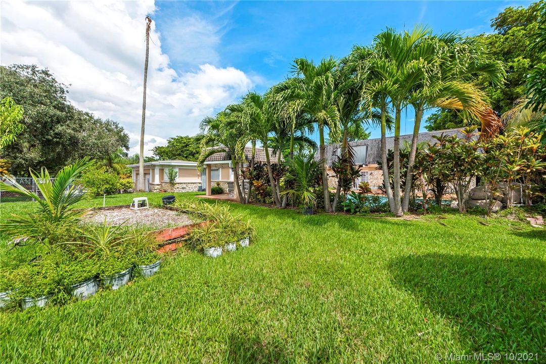Recently Sold: $1,750,000 (3 beds, 3 baths, 3949 Square Feet)
