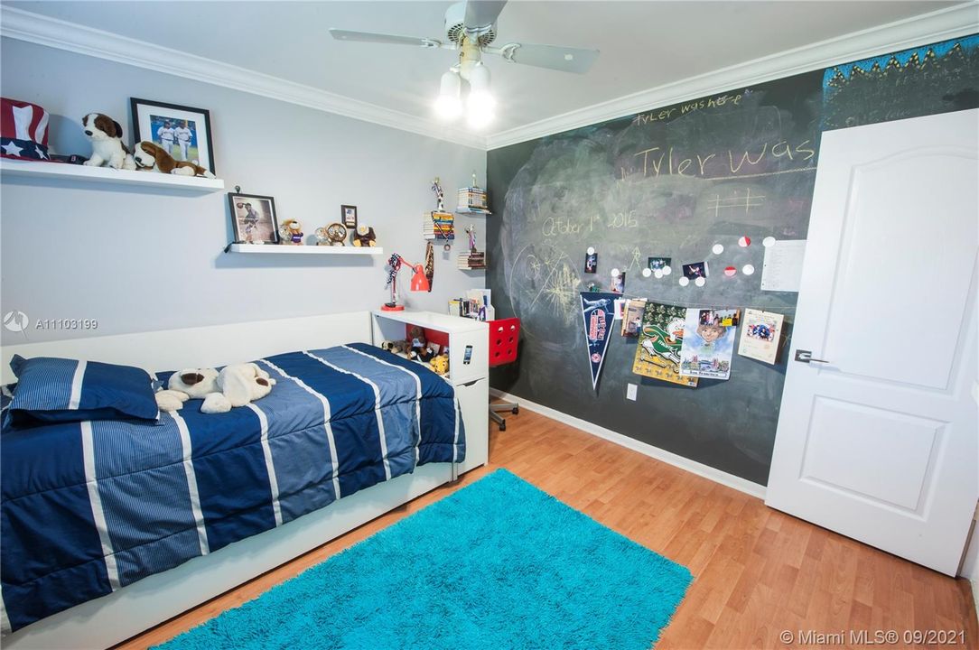 最近租的: $4,500 (4 贝兹, 2 浴室, 2393 平方英尺)