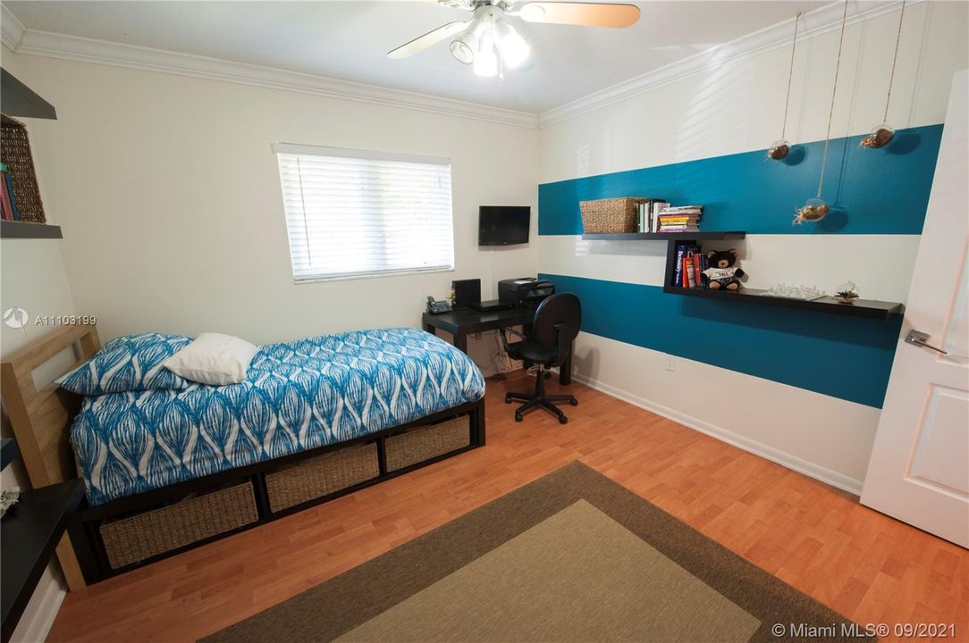 最近租的: $4,500 (4 贝兹, 2 浴室, 2393 平方英尺)