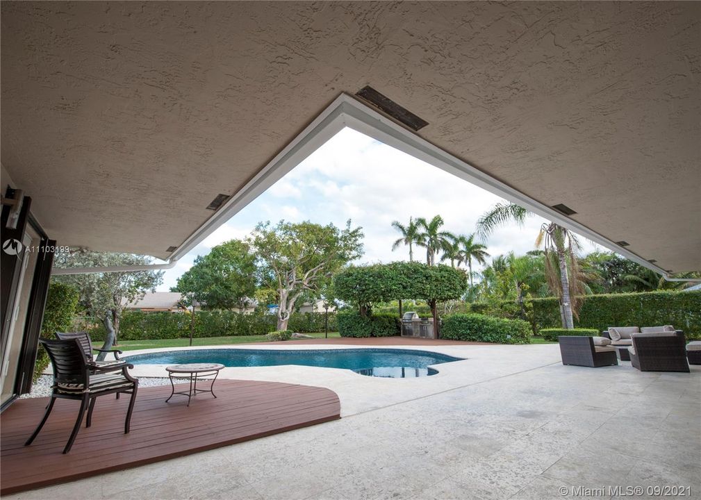 最近租的: $4,500 (4 贝兹, 2 浴室, 2393 平方英尺)