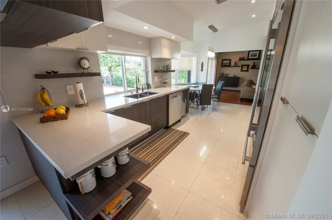 最近租的: $4,500 (4 贝兹, 2 浴室, 2393 平方英尺)