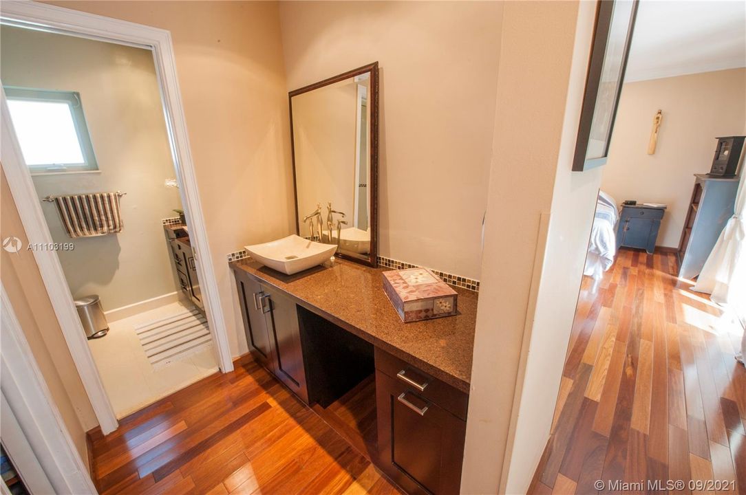 最近租的: $4,500 (4 贝兹, 2 浴室, 2393 平方英尺)