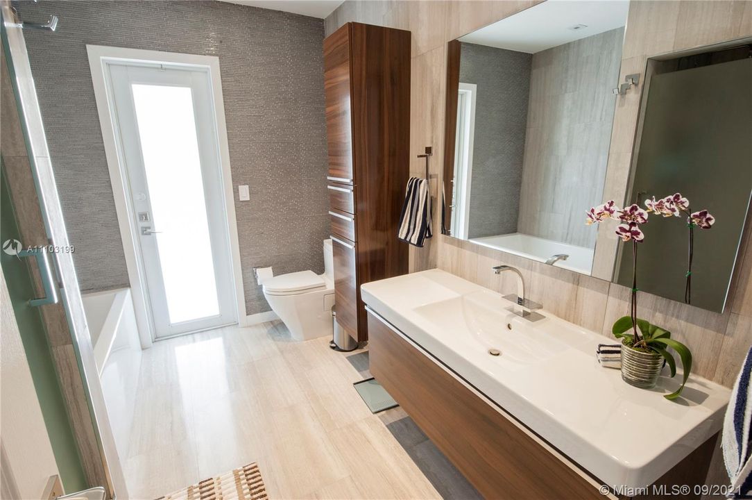 最近租的: $4,500 (4 贝兹, 2 浴室, 2393 平方英尺)