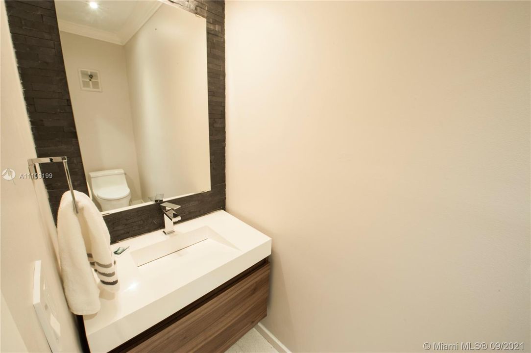 最近租的: $4,500 (4 贝兹, 2 浴室, 2393 平方英尺)