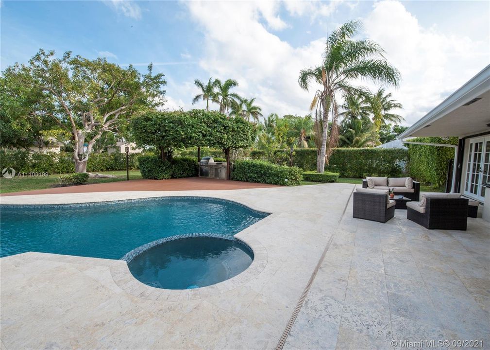 最近租的: $4,500 (4 贝兹, 2 浴室, 2393 平方英尺)