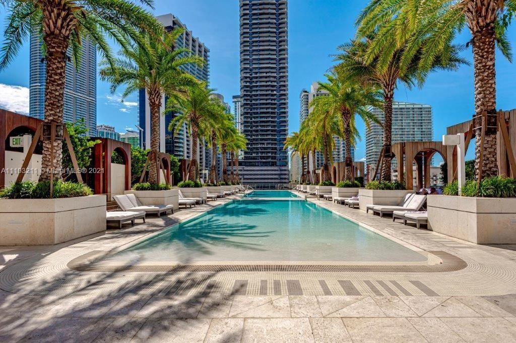Recently Sold: $2,400,000 (3 beds, 3 baths, 1782 Square Feet)