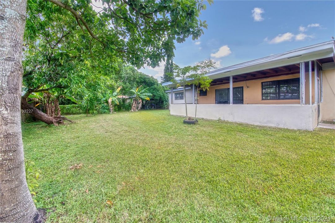 Recently Sold: $325,000 (3 beds, 2 baths, 1693 Square Feet)