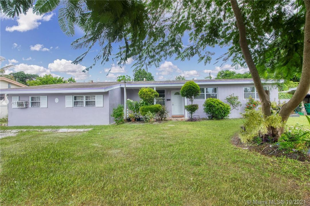 Recently Sold: $325,000 (3 beds, 2 baths, 1693 Square Feet)